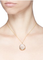 Detail View -Click To Enlarge 18k yellow gold letter charm - O