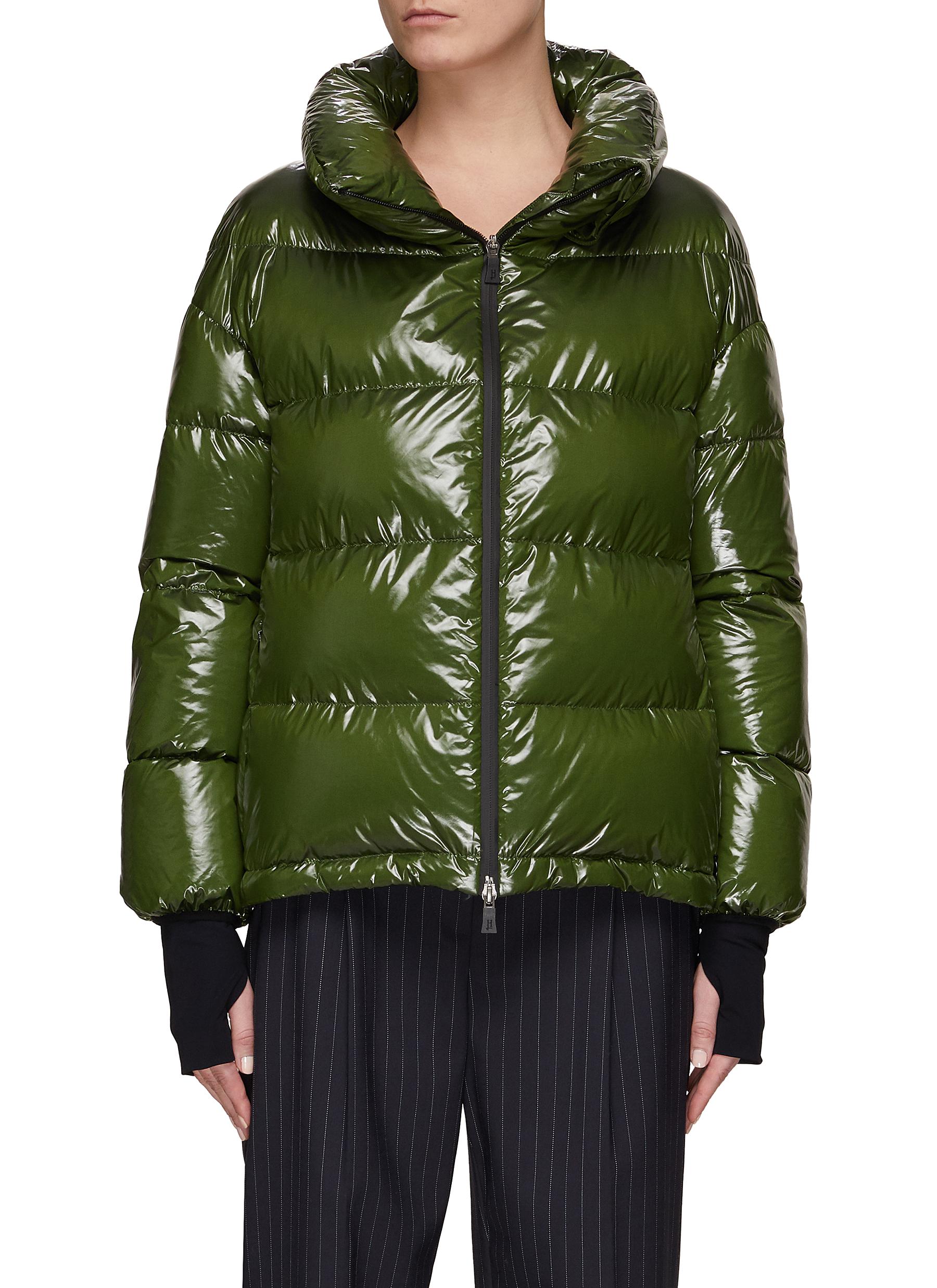 Puffer jacket with thumb sale holes