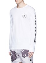 Front View -Click To Enlarge 'Smile' print T-shirt