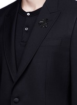 Detail View -Click To Enlarge Slim fit bee embroidery wool tuxedo blazer