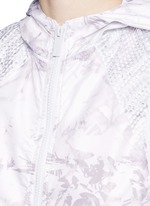 Detail View -Click To Enlarge 'White Palm' print hooded run vest