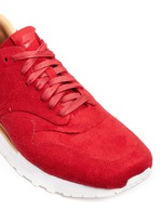 Detail View -Click To Enlarge 'Air Max 1 Royal' sneakers