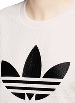 Detail View -Click To Enlarge Trefoil logo print quilted knit cropped T-shirt