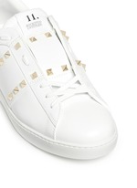 Detail View -Click To Enlarge 'Rockstud Untitled' leather sneakers
