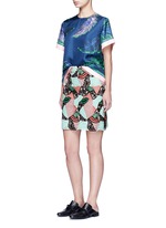 Figure View -Click To Enlarge Patchwork lips lace pencil skirt
