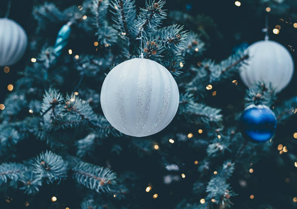 INSPIRATIONS FOR YOUR CHRISTMAS CENTERPIECE - Designer Jonathan Liang, Architect André Fu, and LC Director of Lifestyle Tracy Kwan share their festive styles