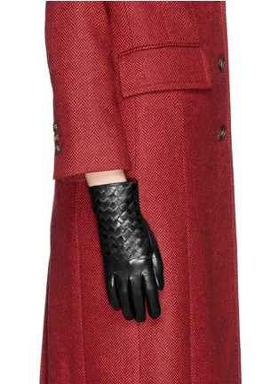 Figure View - Click To Enlarge - MAISON FABRE - Basketweave leather gloves