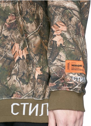 Detail View - Click To Enlarge - HERON PRESTON - Camouflage forest print hoodie