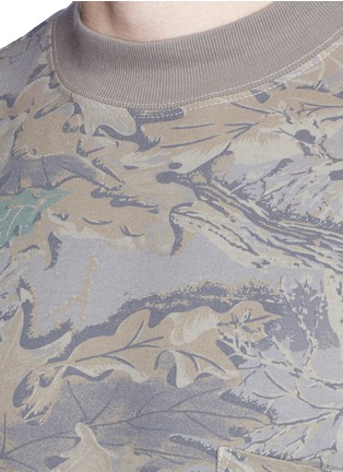 Detail View - Click To Enlarge - 72963 - Leaf camouflage print long sleeve T-shirt