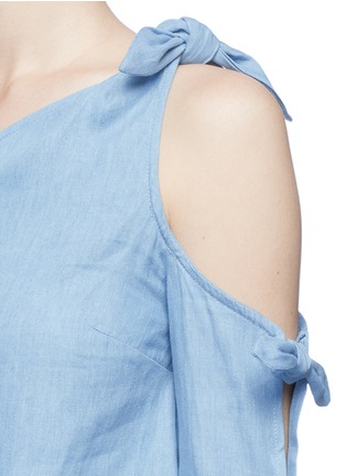 Detail View - Click To Enlarge - 72723 - Knotted sleeve chambray one-shoulder top