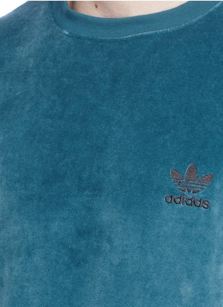 Detail View - Click To Enlarge - ADIDAS - 'Ornamental Block' floral print panel velour sweatshirt