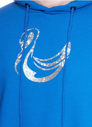 Detail View - Click To Enlarge - 74024 - Holographic swan print hoodie