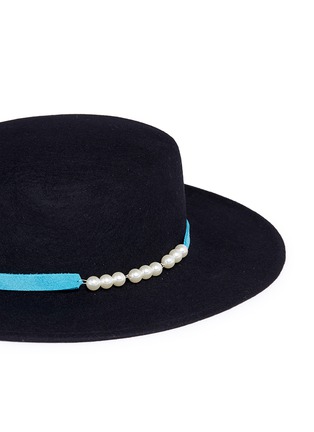 Detail View - Click To Enlarge - SENSI STUDIO - Suede band pearlescent beaded wool boater hat