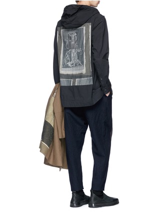 Figure View - Click To Enlarge - ZIGGY CHEN - Graphic patch hooded shirt