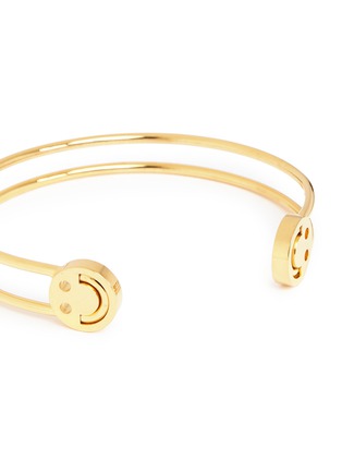 Detail View - Click To Enlarge - RUIFIER - 'SUPER Hug Me Happy' 18k yellow gold vermeil face charm cuff