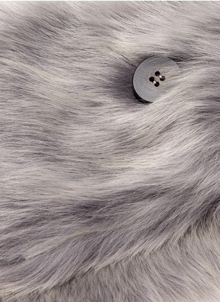 Detail View - Click To Enlarge - KARL DONOGHUE - Staggered Toscana lambskin shearling button scarf