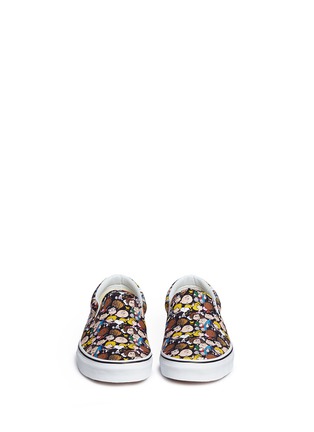 Front View - Click To Enlarge - VANS - x Peanuts 'Classic Slip-on' Peanuts Gang print sneakers