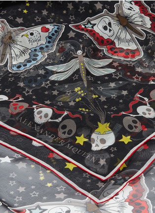 Detail View - Click To Enlarge - ALEXANDER MCQUEEN - 'Party Skull' print silk scarf