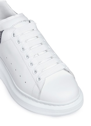 Detail View - Click To Enlarge - ALEXANDER MCQUEEN - 'Oversized Sneaker' in leather with metallic collar