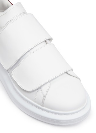Detail View - Click To Enlarge - ALEXANDER MCQUEEN - Chunky outsole velvet collar leather sneakers