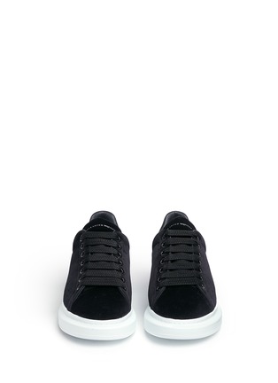 Front View - Click To Enlarge - ALEXANDER MCQUEEN - 'Oversized Sneaker' in velvet with leather collar