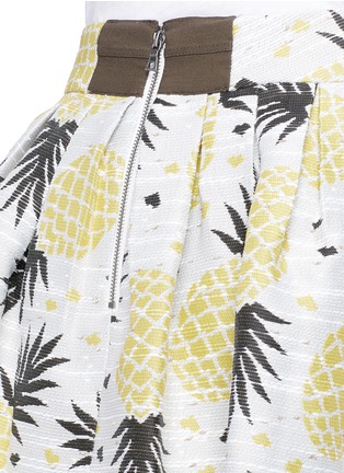 Detail View - Click To Enlarge - ALICE & OLIVIA - 'Fizer' pineapple jacquard pleated skirt