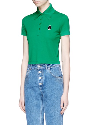 Front View - Click To Enlarge - ALICE & OLIVIA - 'Erma' Stace Face patch cropped polo shirt