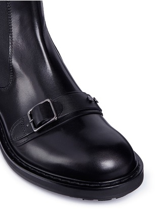 Detail View - Click To Enlarge - ALEXANDER MCQUEEN - Front buckle leather Chelsea boots