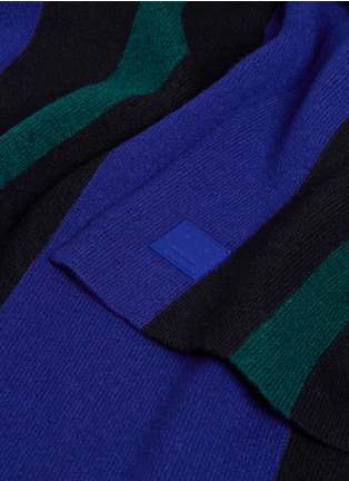 Detail View - Click To Enlarge - ACNE STUDIOS - 'Ninos L Face' emoticon patch wool scarf