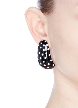 Figure View - Click To Enlarge - KENNETH JAY LANE - Polka dot enamel clip earrings