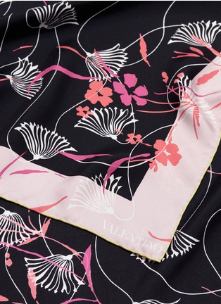 Detail View - Click To Enlarge - VALENTINO GARAVANI - Lotus print silk twill scarf