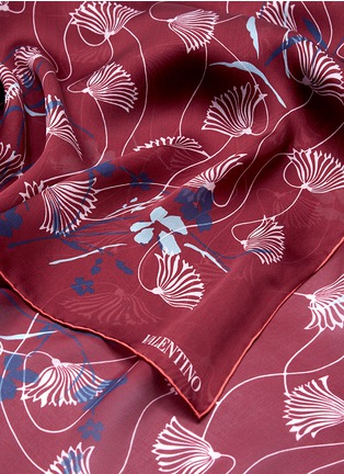 Detail View - Click To Enlarge - VALENTINO GARAVANI - Lotus print silk chiffon scarf