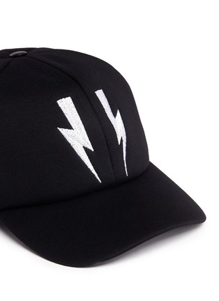Detail View - Click To Enlarge - NEIL BARRETT - Thunderbolt embroidered waterproof baseball cap