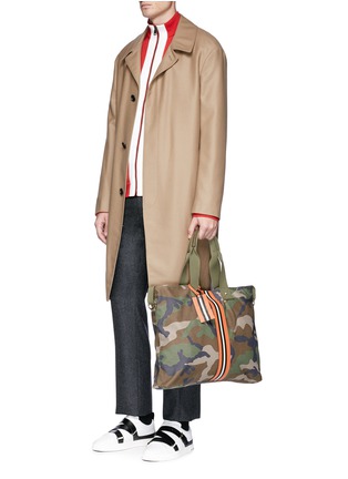 Figure View - Click To Enlarge - VALENTINO GARAVANI - Striped leather band camouflage print canvas tote