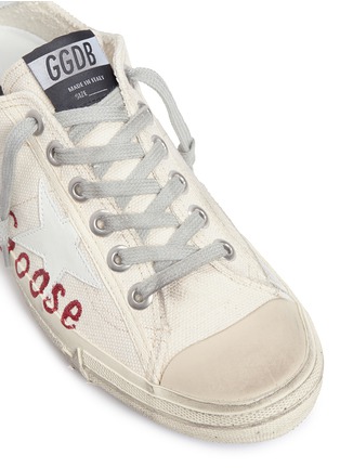 Detail View - Click To Enlarge - GOLDEN GOOSE - 'V-Star 2' star patch glitter logo print canvas sneakers