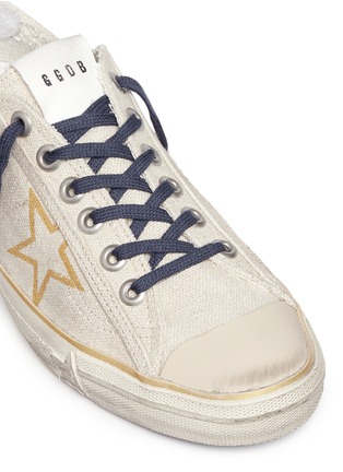 Detail View - Click To Enlarge - GOLDEN GOOSE - 'V-Star 2' star print canvas sneakers