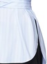 Detail View - Click To Enlarge - CÉDRIC CHARLIER - Stripe tie apron hem T-shirt