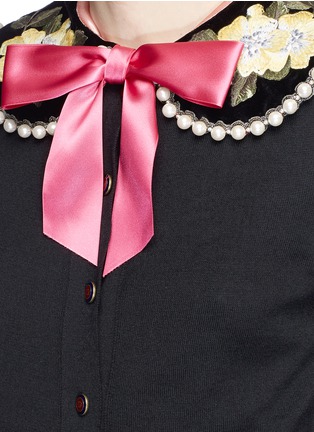 Detail View - Click To Enlarge - GUCCI - Bow glass pearl floral embroidered collar cashmere-silk cardigan