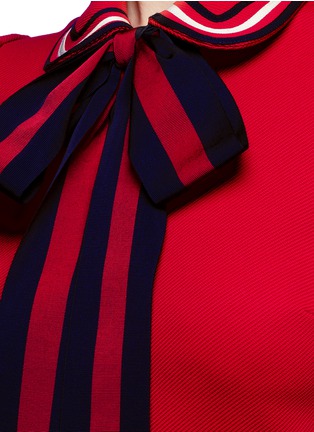 Detail View - Click To Enlarge - GUCCI - Bow neck web trim dress