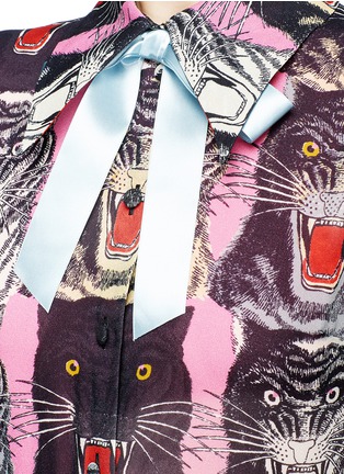 Detail View - Click To Enlarge - GUCCI - Tiger Face patchwork print crepe dress