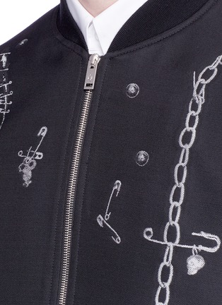 Detail View - Click To Enlarge - ALEXANDER MCQUEEN - Chain safety pin fil coupé bomber jacket