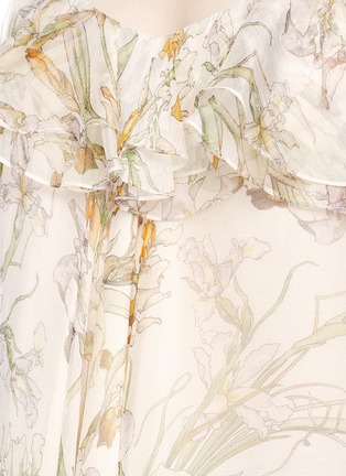Detail View - Click To Enlarge - ALEXANDER MCQUEEN - 'Wild Iris' print ruffle off-shoulder silk camisole