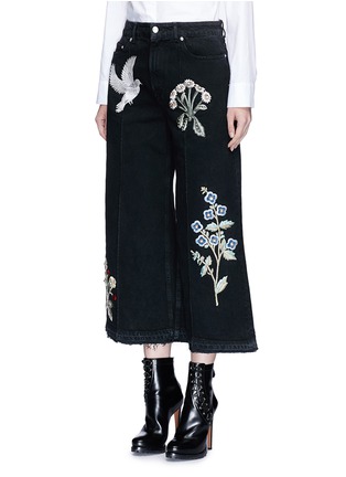 Front View - Click To Enlarge - ALEXANDER MCQUEEN - Swallow gryphon floral appliqué culotte jeans
