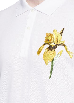 Detail View - Click To Enlarge - ALEXANDER MCQUEEN - Iris appliqué polo shirt