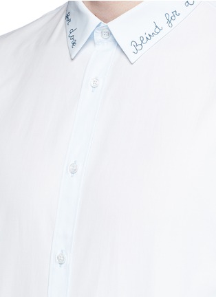 Detail View - Click To Enlarge - GUCCI - 'Duke' slogan embroidered shirt