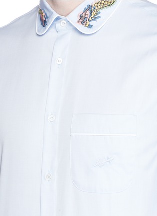 Detail View - Click To Enlarge - GUCCI - Dragon embroidered Oxford shirt