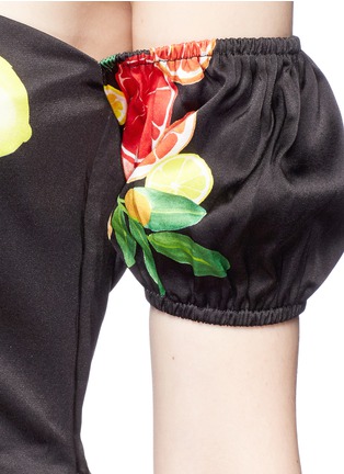 Detail View - Click To Enlarge - 74016 - Citrus print off-shoulder cropped satin top