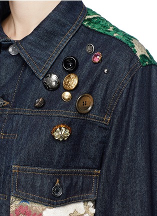 Detail View - Click To Enlarge - - - Mixed button brocade patch cropped denim jacket