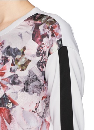 Detail View - Click To Enlarge - MO&CO. EDITION 10 - Floral print sateen scuba T-shirt