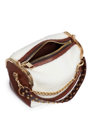 Detail View - Click To Enlarge - SACAI - 'Hybrid' shearling panel leather duffle bag